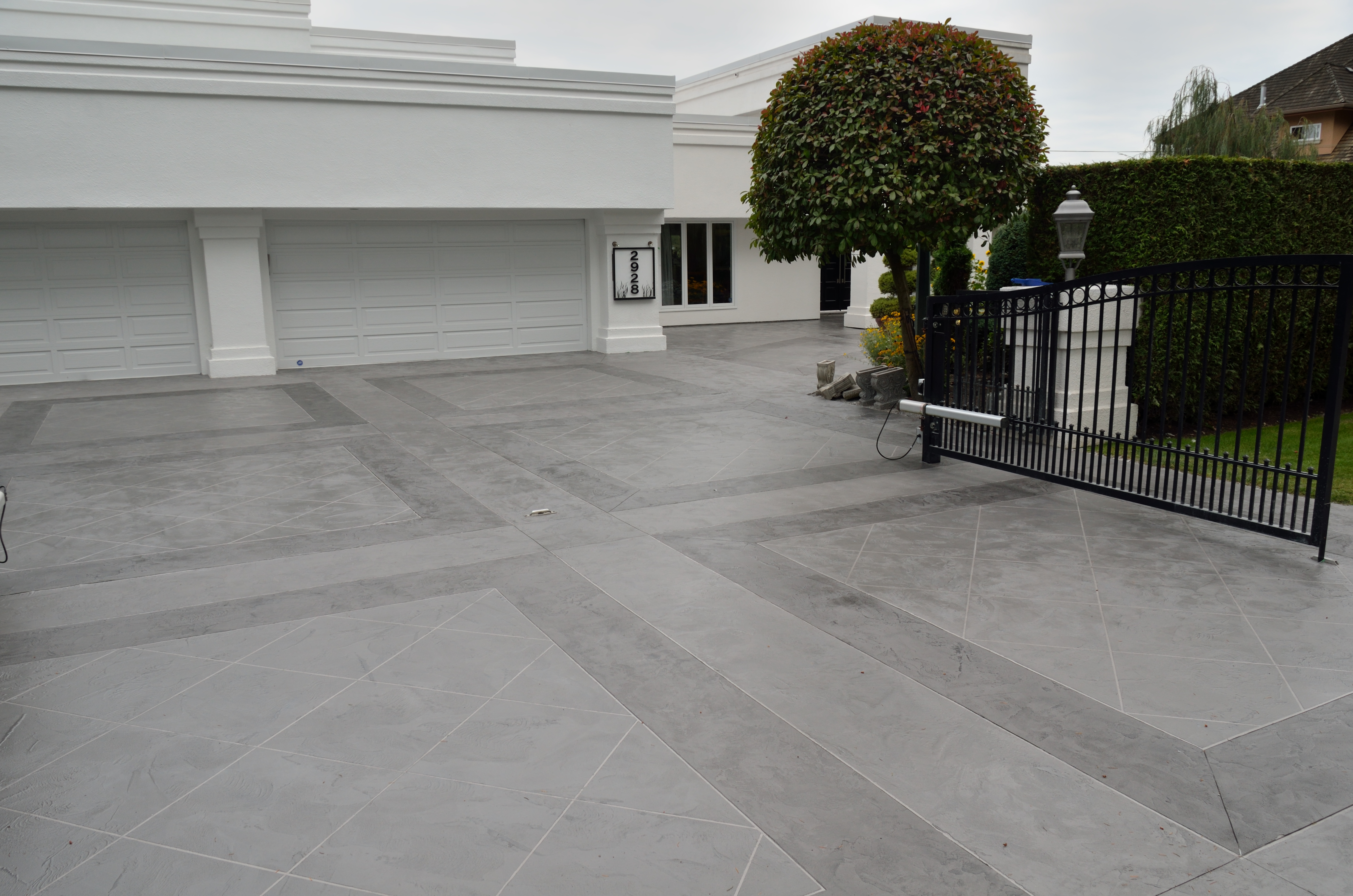 Residential driveway with light grey geometric StoneCraft surfacing